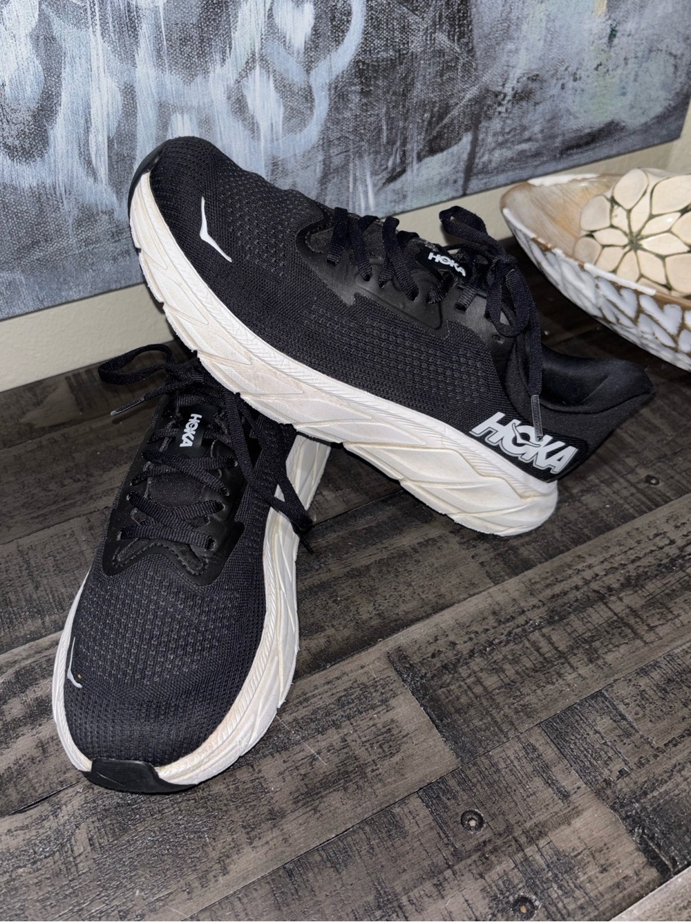 HOKA Arahi 7 running shoes WOMENS SZ 8B